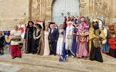 ENTREGA DE PODERES AL COMENDADOR DE LA VILLA